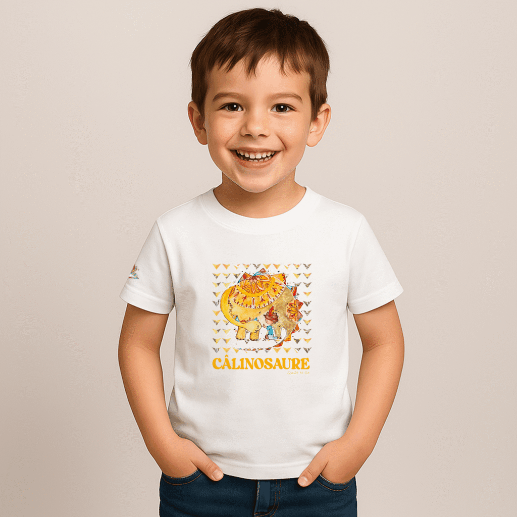 Photo en studio du TShirt pour garçon "Calinosaure"