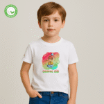 Photo en studio du TShirt Bio pour garçon "Cosmic Kid" Arc-en-ciel