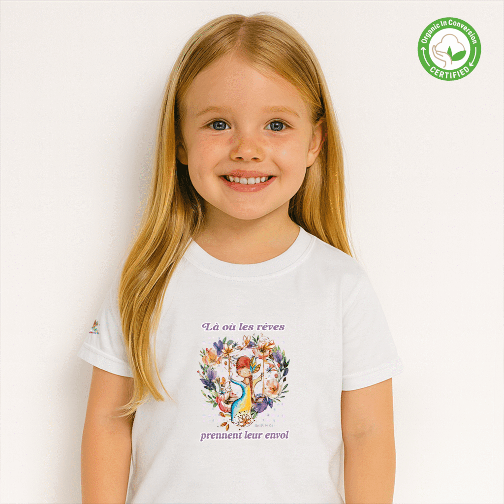 Photo en studio du TShirt Bio pour fille "Là où les rêves prennent leur envol"