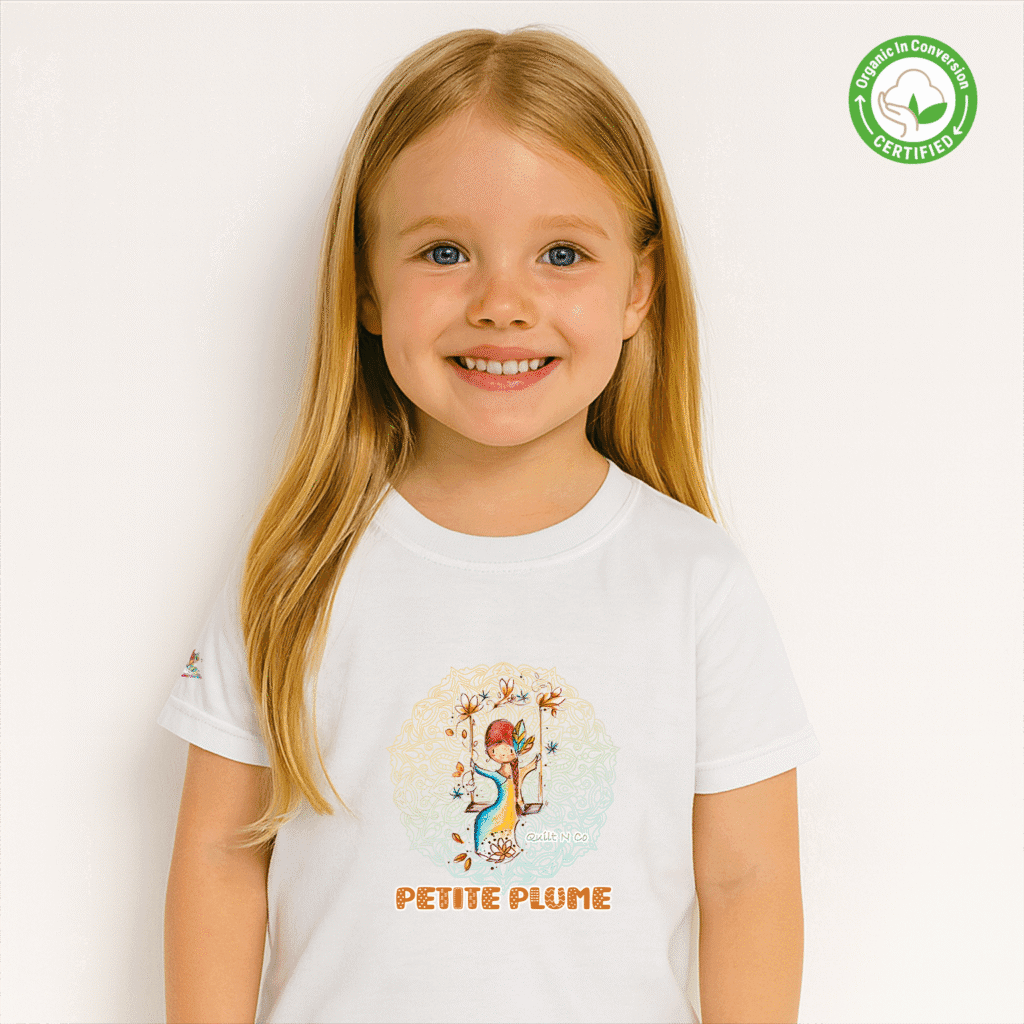 Photo en studio du TShirt Bio pour fille "Petite Plume"