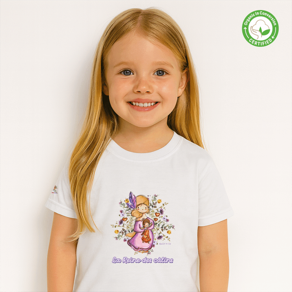 Photo en studio du TShirt Bio pour fille "La Reine des Câlins"