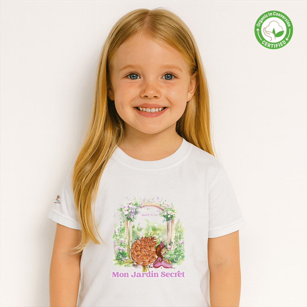 Photo en studio du TShirt Bio pour fille "Mon Jardin Secret"